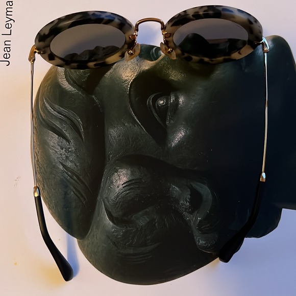 Miu Miu round black & white tortoise Sunglasses - Picture 3 of 7